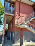 villa indipendente con giardino.