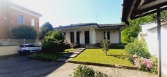 villa indipendente con ampio terreno.