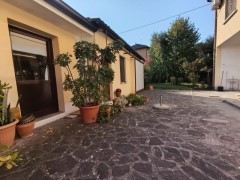 casa semindipendente.