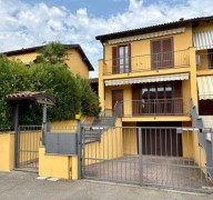 Porzione di villa con giardino.